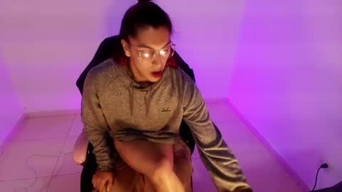 Snapshot of angele_johnson chatting on April 13, 2026, 6:24 pm angele online show from April 13, 2026, 6:24 pm