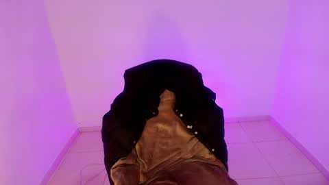 Snapshot of angele_johnson chatting on April 19, 2026, 7:27 pm angele online show from April 19, 2026, 7:27 pm