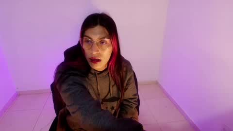 Snapshot of angele_johnson chatting on April 21, 2026, 7:39 pm angele online show from April 21, 2026, 7:39 pm