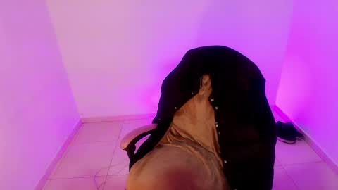Snapshot of angele_johnson chatting on May 1, 2026, 8:13 pm angele online show from May 1, 2026, 8:13 pm