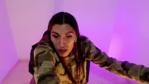 Snapshot of angele_johnson chatting on May 13, 2026, 6:05 pm angele online show from May 13, 2026, 6:05 pm