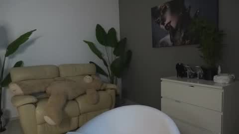 annita online show from November 28, 2025, 4:53 pm