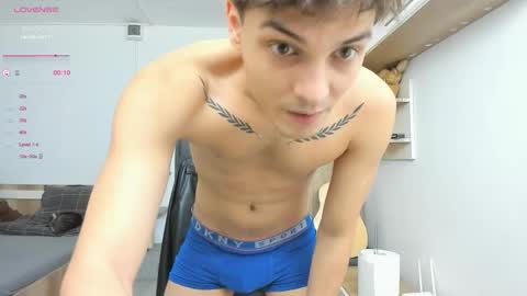 Snapshot of angelfrank chatting on February 15, 2025, 12:54 pm Frankie online show from February 15, 2025, 12:54 pm