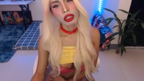 DIVINE ANGEL online show from May 9, 2026, 11:32 pm