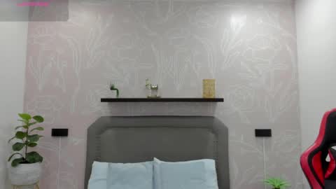 Snapshot of angelica_dymond chatting on February 20, 2025, 12:04 pm A N G E L I C A online show from February 20, 2025, 12:04 pm