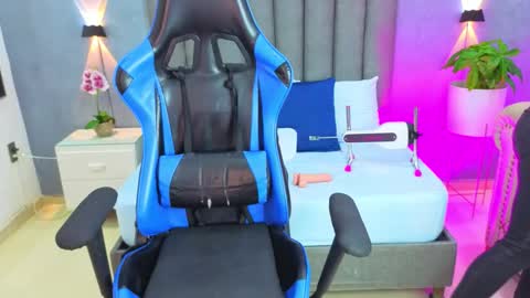 Snapshot of angelica_dymond chatting on October 6, 2025, 12:02 pm A N G E L I C A online show from October 6, 2025, 12:02 pm