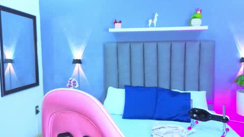 Snapshot of angelica_dymond chatting on October 7, 2025, 12:13 pm A N G E L I C A online show from October 7, 2025, 12:13 pm