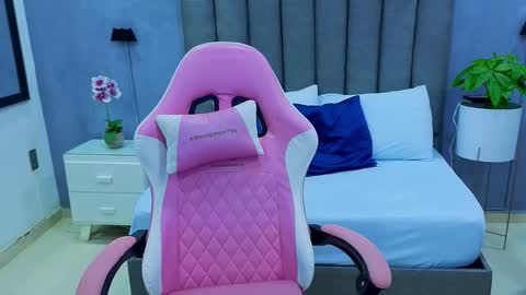 Snapshot of angelica_dymond chatting on October 13, 2025, 11:10 am A N G E L I C A online show from October 13, 2025, 11:10 am