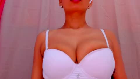 angelica_hot19 online show from June 26, 2026, 2:21 pm