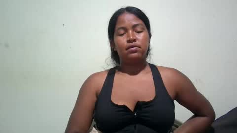 angelice33 online show from February 4, 2026, 6:14 pm