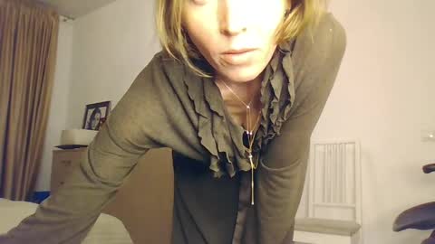 angelicfenix online show from April 3, 2026, 6:50 pm