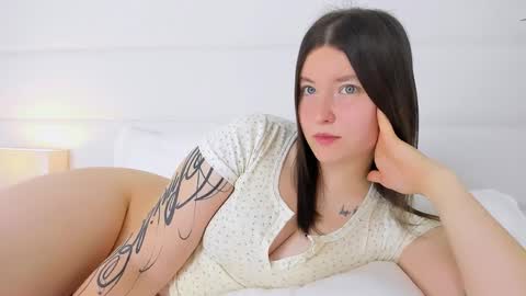 Snapshot of angelicmoon chatting on September 16, 2025, 1:39 am Angelic online show from September 16, 2025, 1:39 am