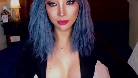 MS. AMALIA online show from January 22, 2025, 7:14 am