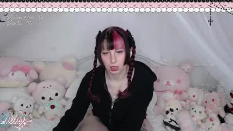 lillian online show from June 10, 2026, 2:01 am