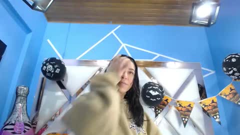 Snapshot of angelina_ny chatting on October 22, 2025, 1:33 pm ANGELINA online show from October 22, 2025, 1:33 pm