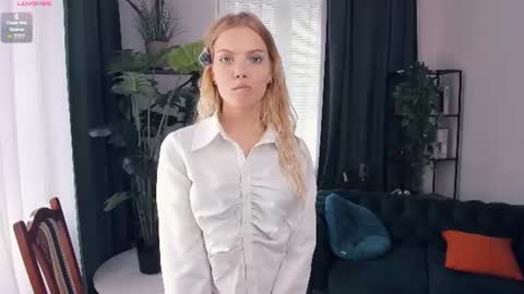 Snapshot of angelinahass chatting on July 14, 2026, 9:03 am Alice WOW online show from July 14, 2026, 9:03 am