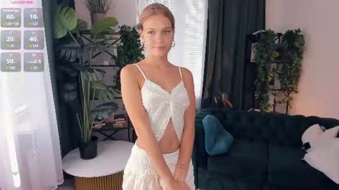 Snapshot of angelinahass chatting on August 1, 2026, 9:08 am Alice WOW online show from August 1, 2026, 9:08 am