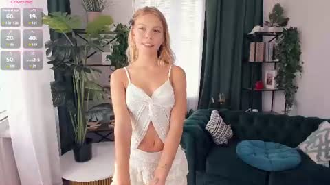 Snapshot of angelinahass chatting on August 8, 2026, 8:49 am Alice WOW online show from August 8, 2026, 8:49 am