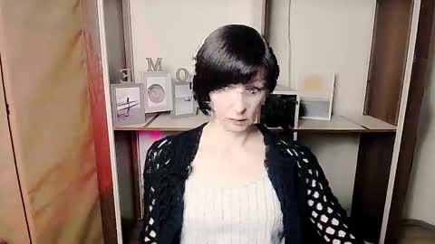 Snapshot of angelinalov_ chatting on February 3, 2026, 9:03 am Angelina online show from February 3, 2026, 9:03 am