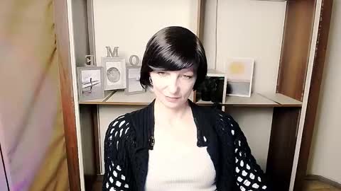 Snapshot of angelinalov_ chatting on February 11, 2026, 10:09 am Angelina online show from February 11, 2026, 10:09 am