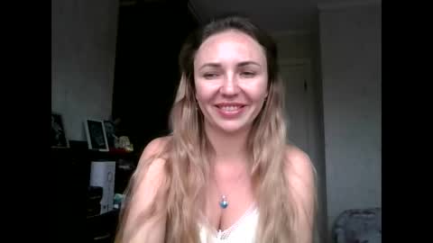 Snapshot of angelinalove28 chatting on October 26, 2025, 7:36 am angelinalove28 online show from October 26, 2025, 7:36 am