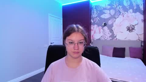 AngelinaLow online show from September 17, 2025, 11:23 am