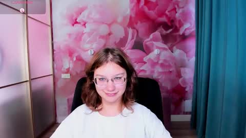 AngelinaLow online show from October 18, 2025, 6:05 am