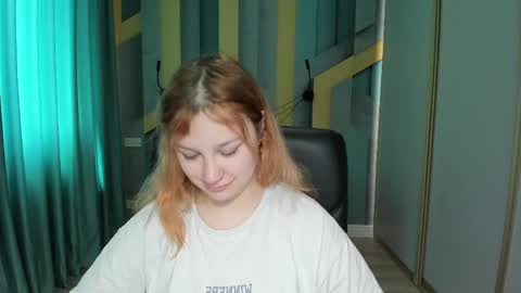 AngelinaLow online show from May 4, 2026, 11:28 am