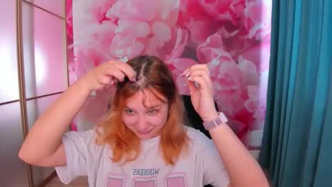 AngelinaLow online show from May 16, 2026, 11:31 am