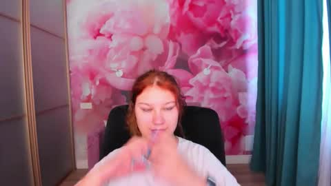AngelinaLow online show from June 8, 2026, 11:21 am