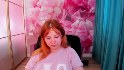 AngelinaLow online show from June 19, 2026, 12:09 pm