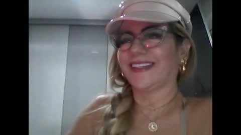 angelinna_12 online show from September 25, 2025, 5:00 am
