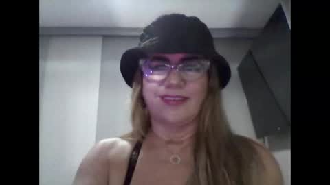 angelinna_12 online show from September 26, 2025, 4:27 am