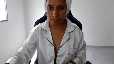 Snapshot of angelitaa_hot chatting on May 24, 2026, 2:22 pm angela online show from May 24, 2026, 2:22 pm
