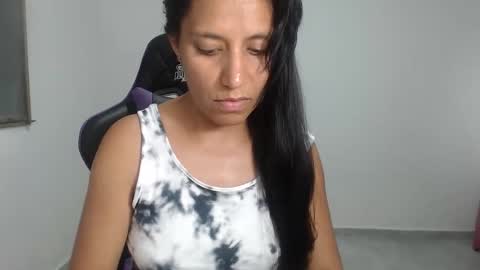 Snapshot of angelitaa_hot chatting on May 31, 2026, 12:19 am angela online show from May 31, 2026, 12:19 am