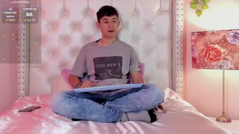 Angel online show from December 22, 2025, 8:17 pm