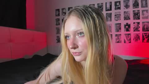 Lily online show from September 11, 2025, 9:15 pm