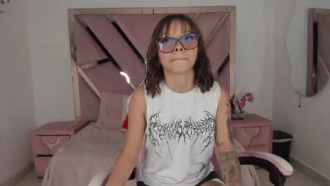 angell_petite01 online show from June 17, 2026, 9:05 pm