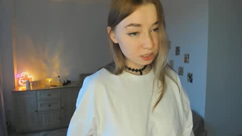 Snapshot of angella_mills chatting on November 6, 2025, 6:14 am angella_mills online show from November 6, 2025, 6:14 am