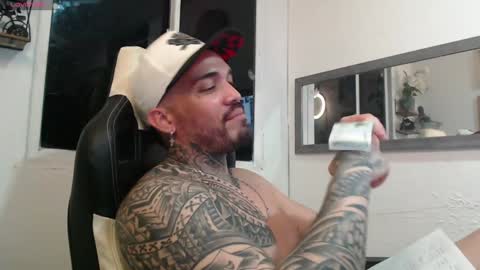 angellatino0 online show from December 18, 2024, 6:21 am