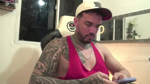 angellatino0 online show from December 26, 2024, 4:43 am