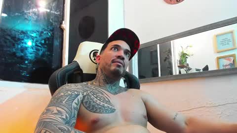 angellatino0 online show from January 21, 2025, 7:26 am