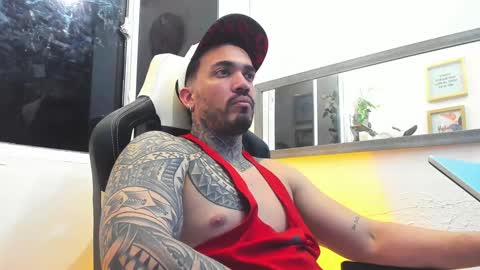 angellatino0 online show from February 6, 2025, 7:02 am
