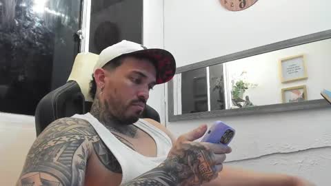 angellatino0 online show from February 12, 2025, 4:33 am