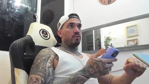 angellatino0 online show from February 12, 2025, 7:34 am