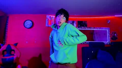 Angel  online show from March 10, 2025, 5:43 am