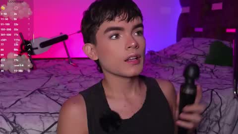 Snapshot of angelocute_ chatting on October 18, 2025, 9:32 am Angelo I work from home this is my room online show from October 18, 2025, 9:32 am