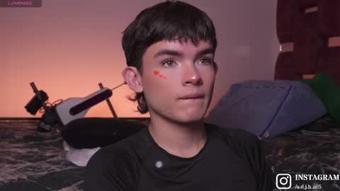 Snapshot of angelocute_ chatting on November 2, 2025, 5:54 am Angelo I work from home this is my room online show from November 2, 2025, 5:54 am