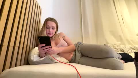 Angeloiid   white fakeboobs lingerie skinny norway online show from September 11, 2025, 7:47 pm