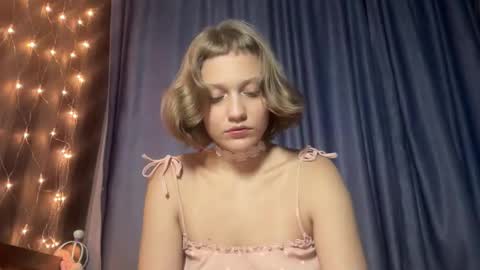 Hi im poly online show from September 15, 2025, 5:02 pm